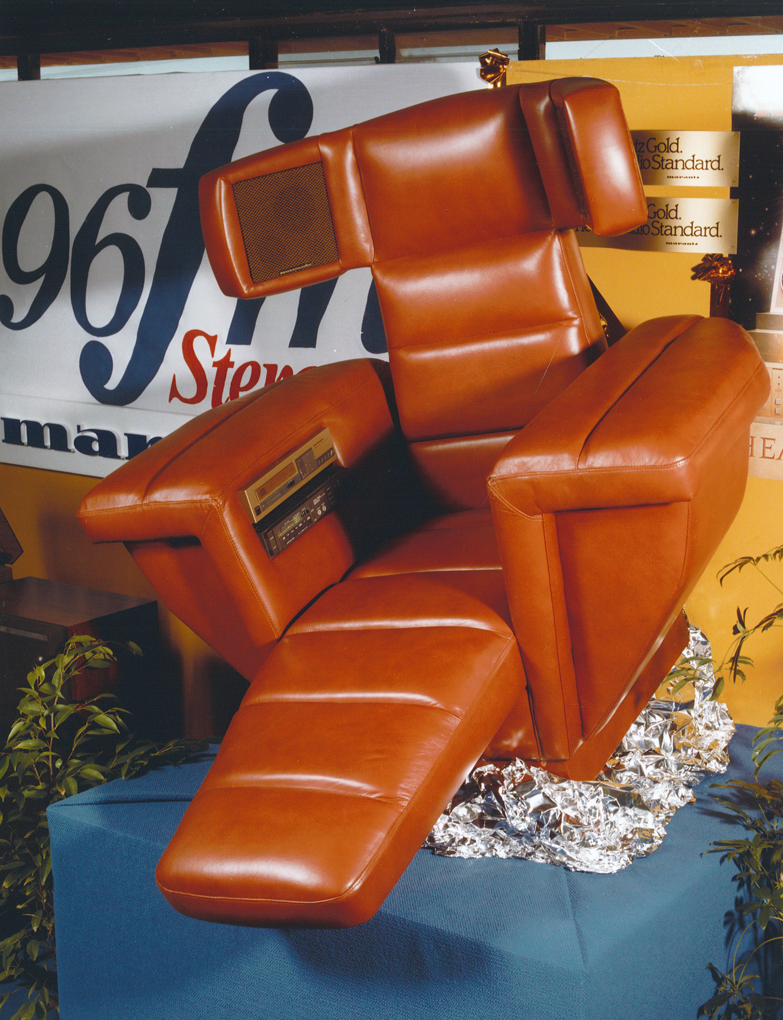 1986.xx.xx - Photo - The Stereo Chair.png